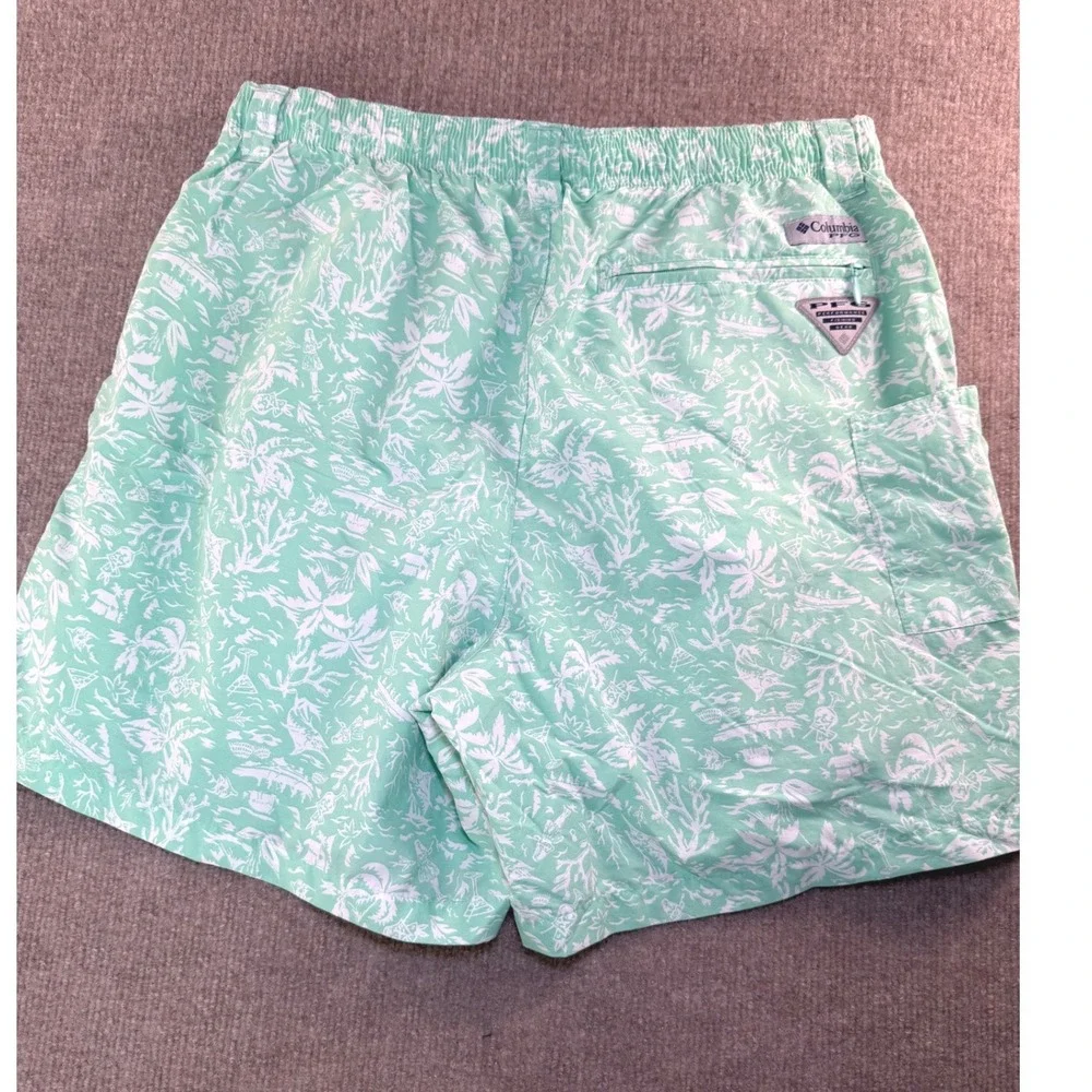 Columbia PFG Backcast III Water Shorts Mens Medium Mint Green Tropical FM1107